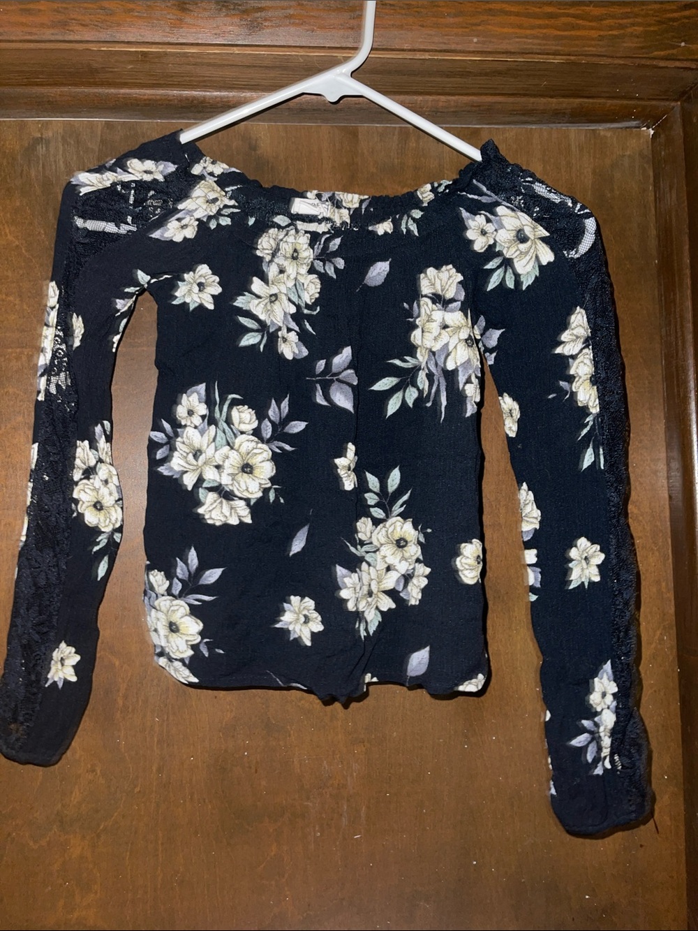 Ardene Black Off-Shoulder Long Sleeve Top with Cream Floral Print